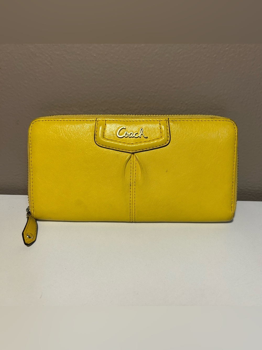 Vintage Coach Ashley Yellow Leather Zip Around Accordion Wallet Pleated